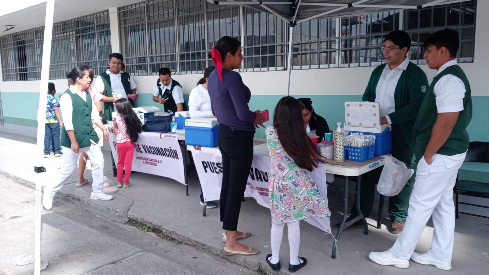 Vacunas hasta las 8 de la noche en Módulo DriveThru de Centro de Salud