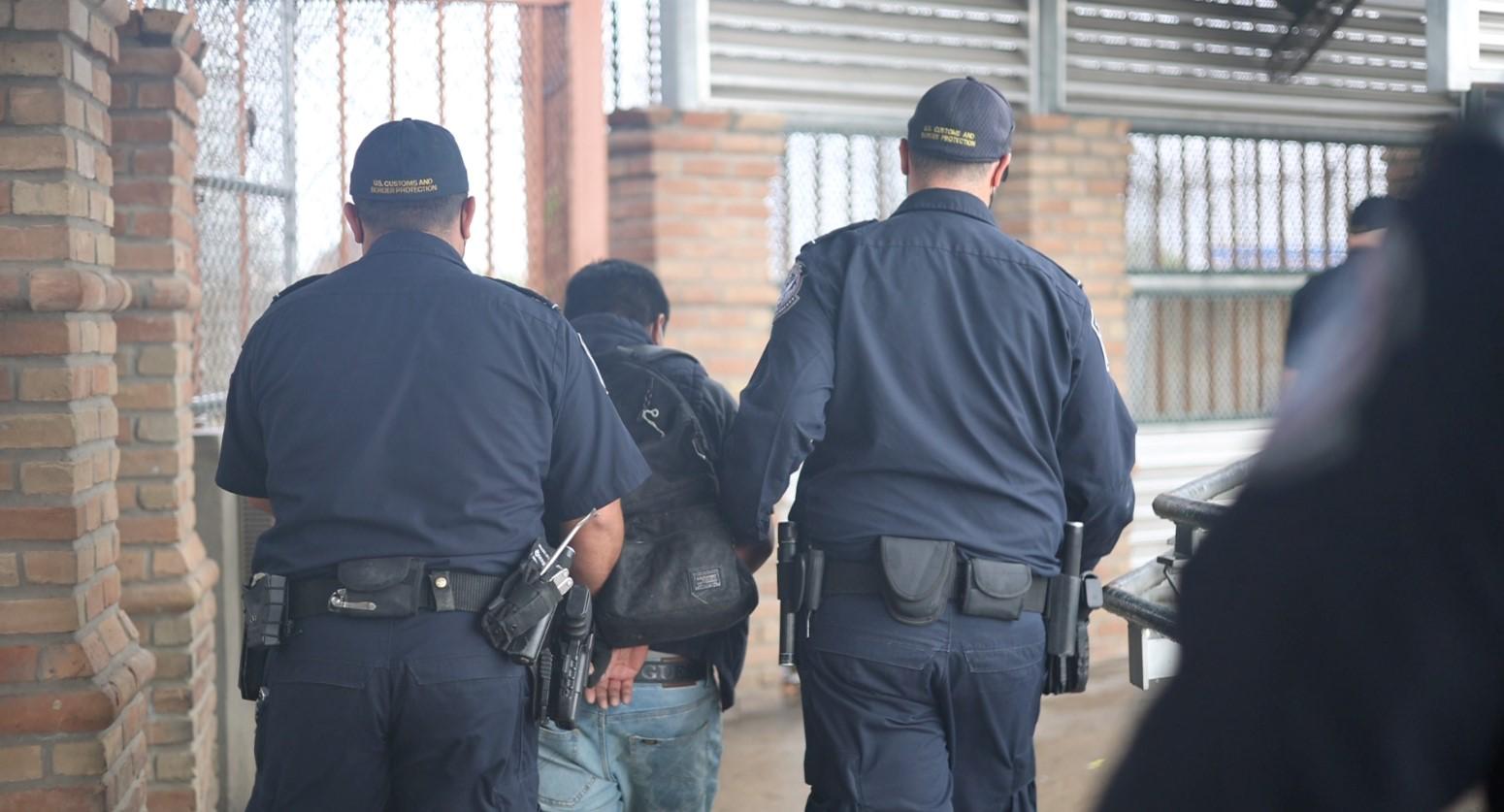 Oficiales de CBP de Progreso detienen a hombre buscado por agresión sexual agravada a un menor