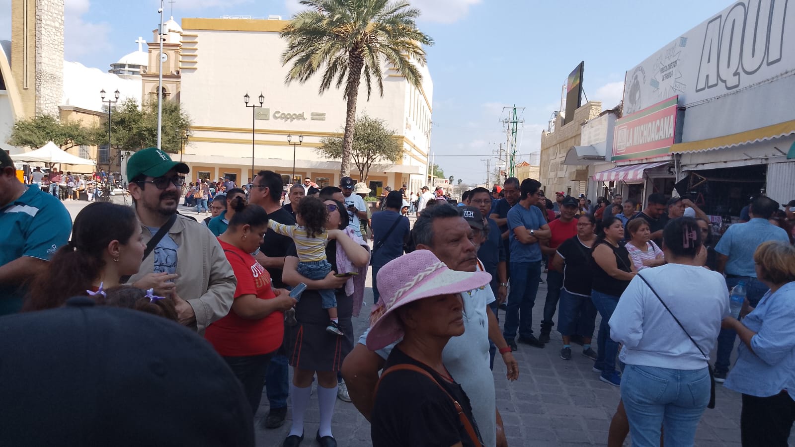 Vendedores ambulantes se manifiestan en la plaza principal de Reynosa