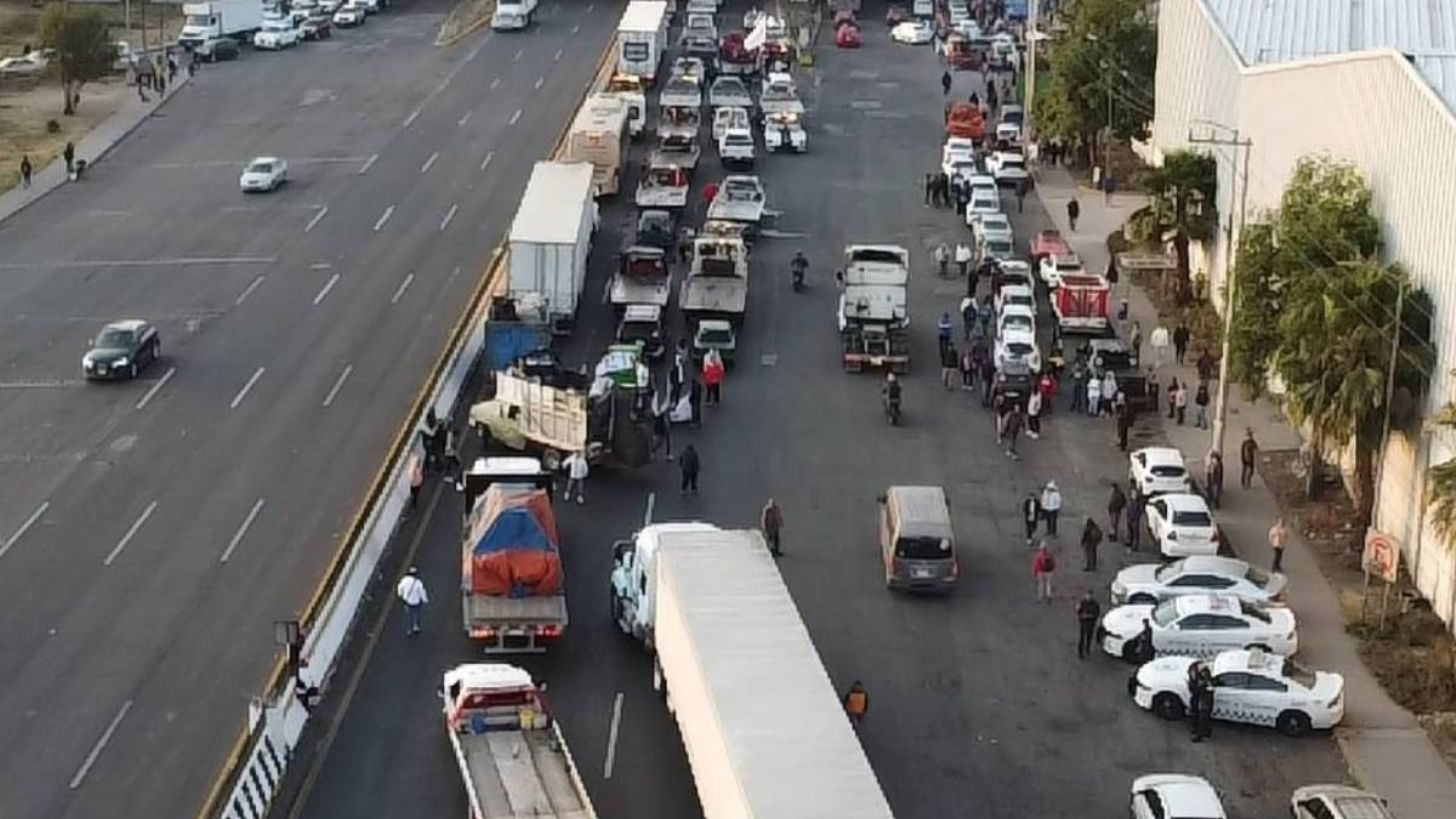 Transportistas paralizan autopista en protesta por la inseguridad