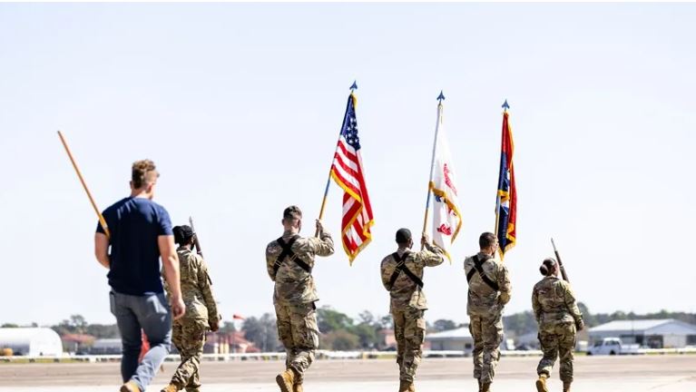 Trump envía primer vuelo con migrantes a Guantánamo