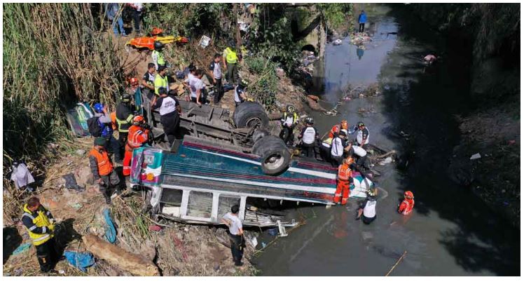 Luto nacional en Guatemala por accidente de autobús que dejo 54 muertos