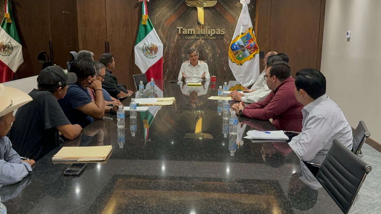 “Estoy del lado de ustedes” Américo Villarreal a representantes ejidales de Llera
