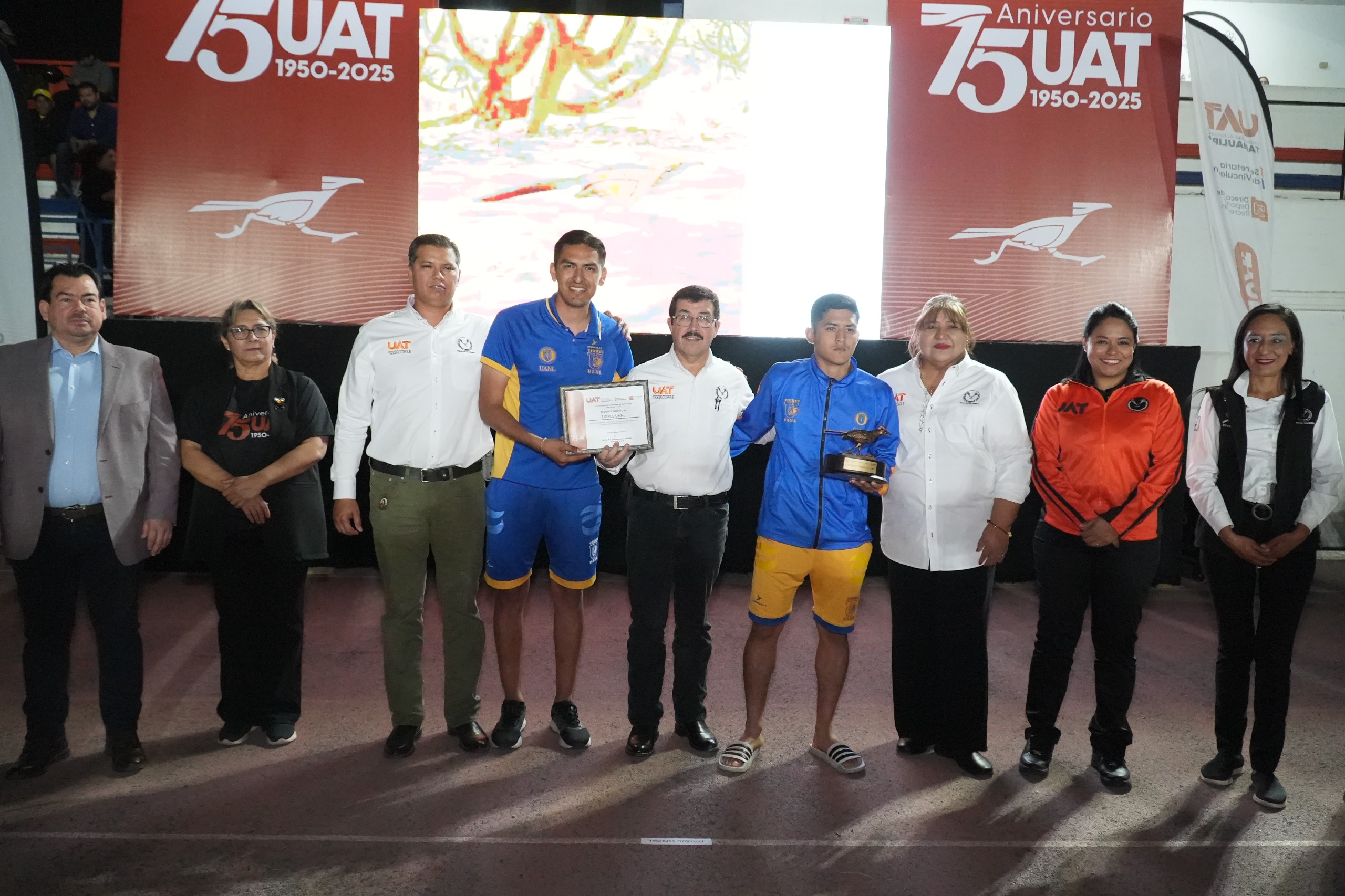 El rector Dámaso Anaya inaugura Torneo Nacional de Futbol por el 75 Aniversario de la UAT