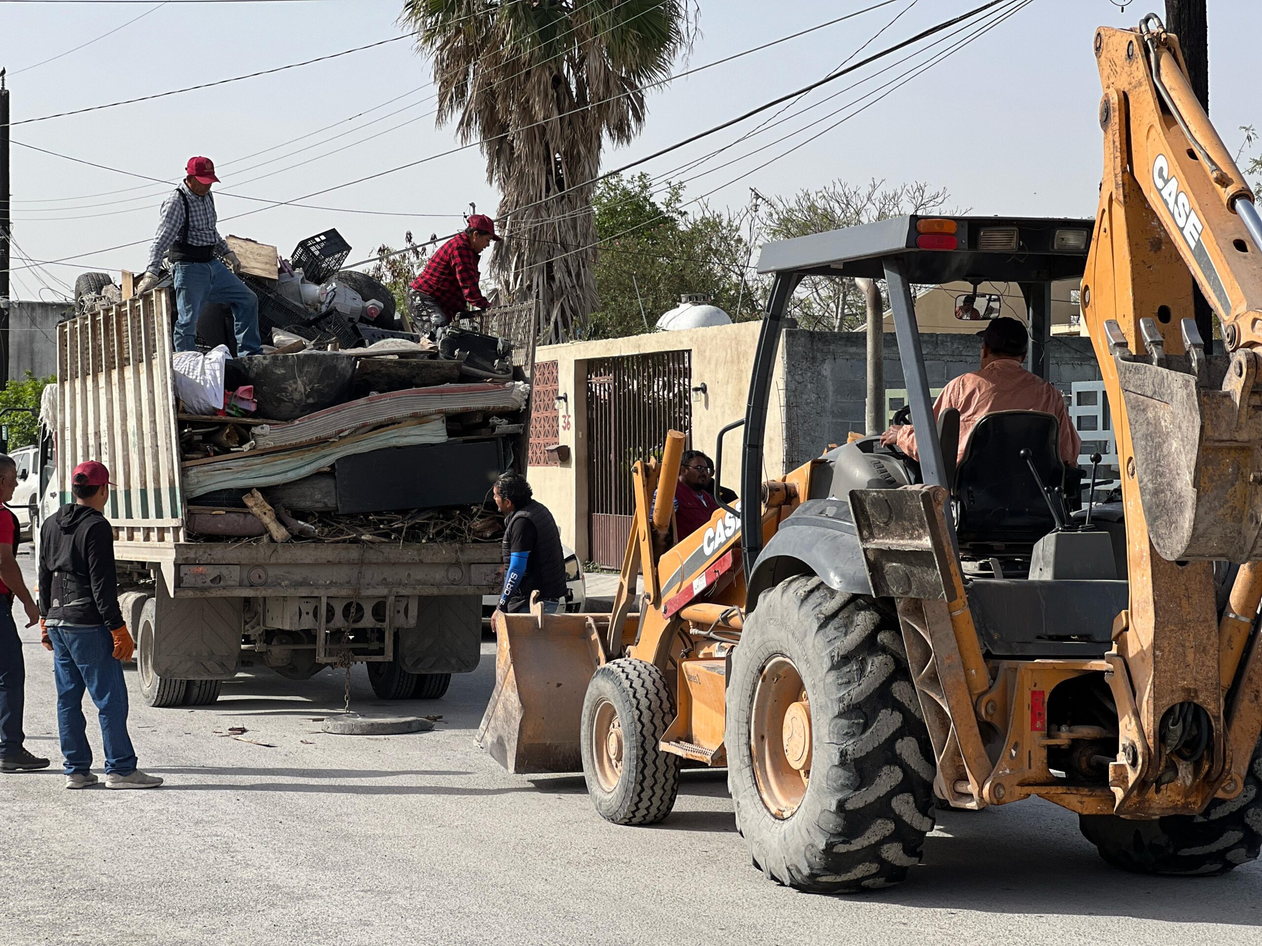 Gobierno de Matamoros impulsa descacharrización en la Colonia Los Pinos