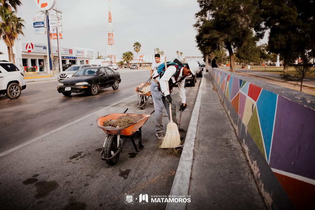 Intensifica el gobierno municipal jornadas de limpieza en diversas colonias