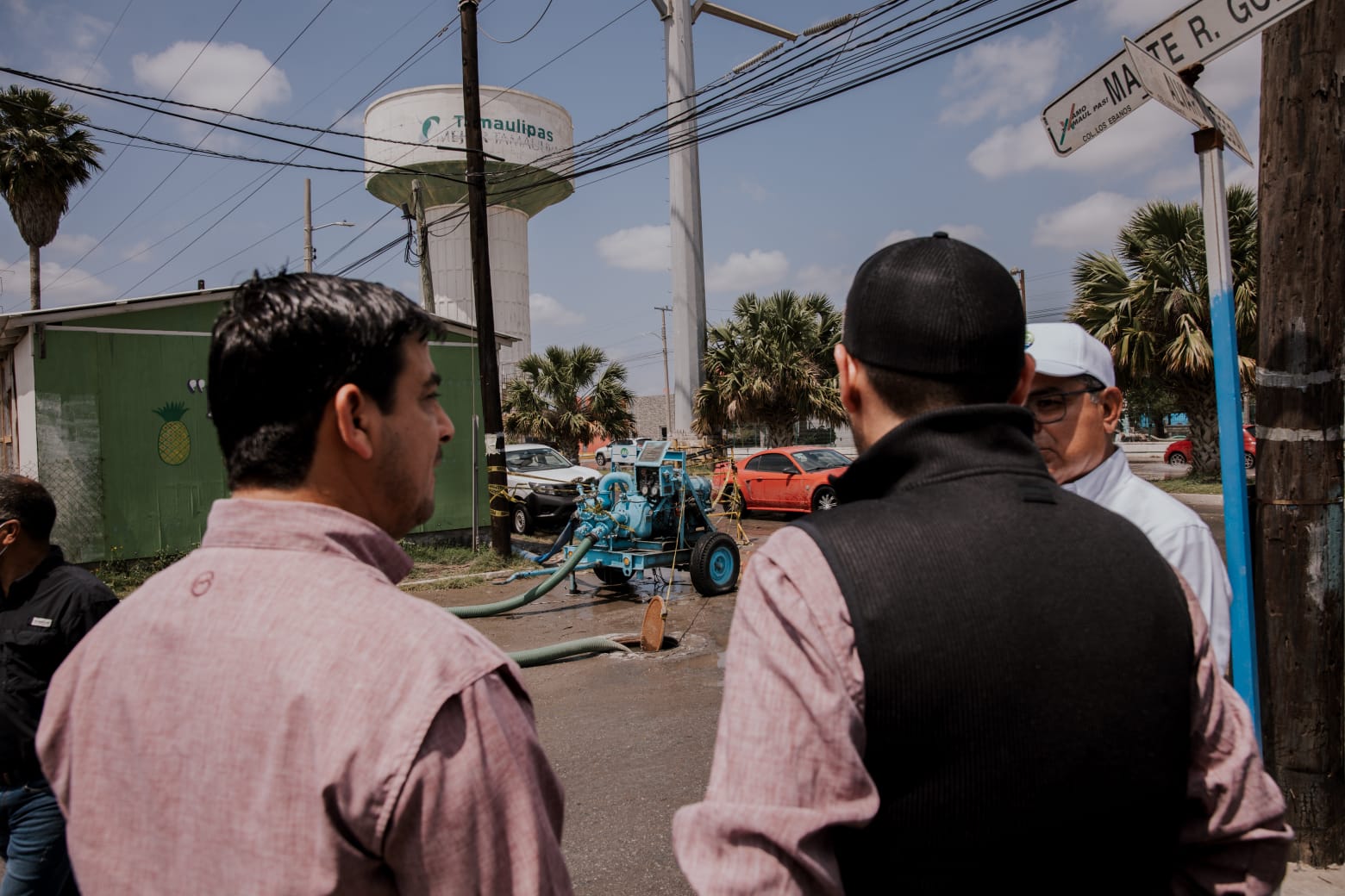Presidente Beto Granados supervisa equipo de bombeo en la colonia Villa Coapa