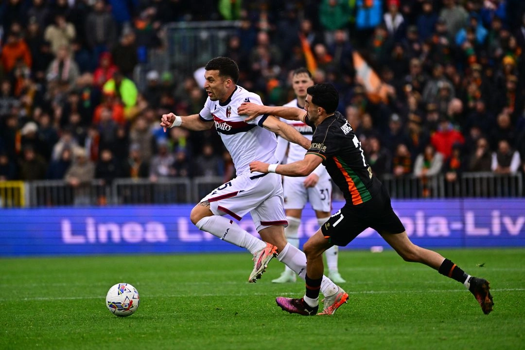 Bolonia se aferra al cuarto sitio de la Serie  al vencer 1-0 a Unione Venezia