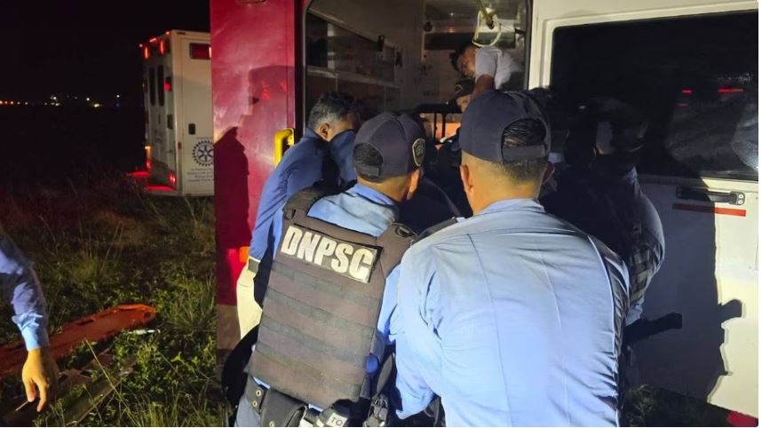 Un avión comercial con 18 personas a bordo se precipitó en la costa de Honduras: al menos doce muertos