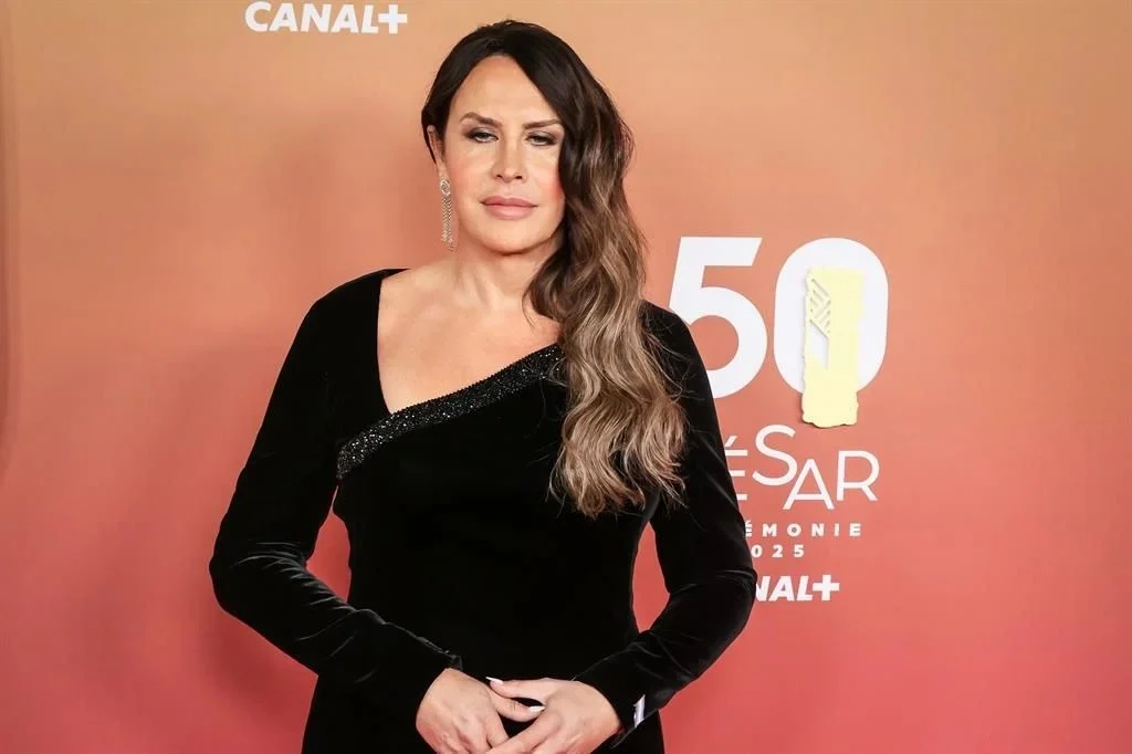 Karla Sofía Gascón lanza libro, ‘Lo que queda de mí’