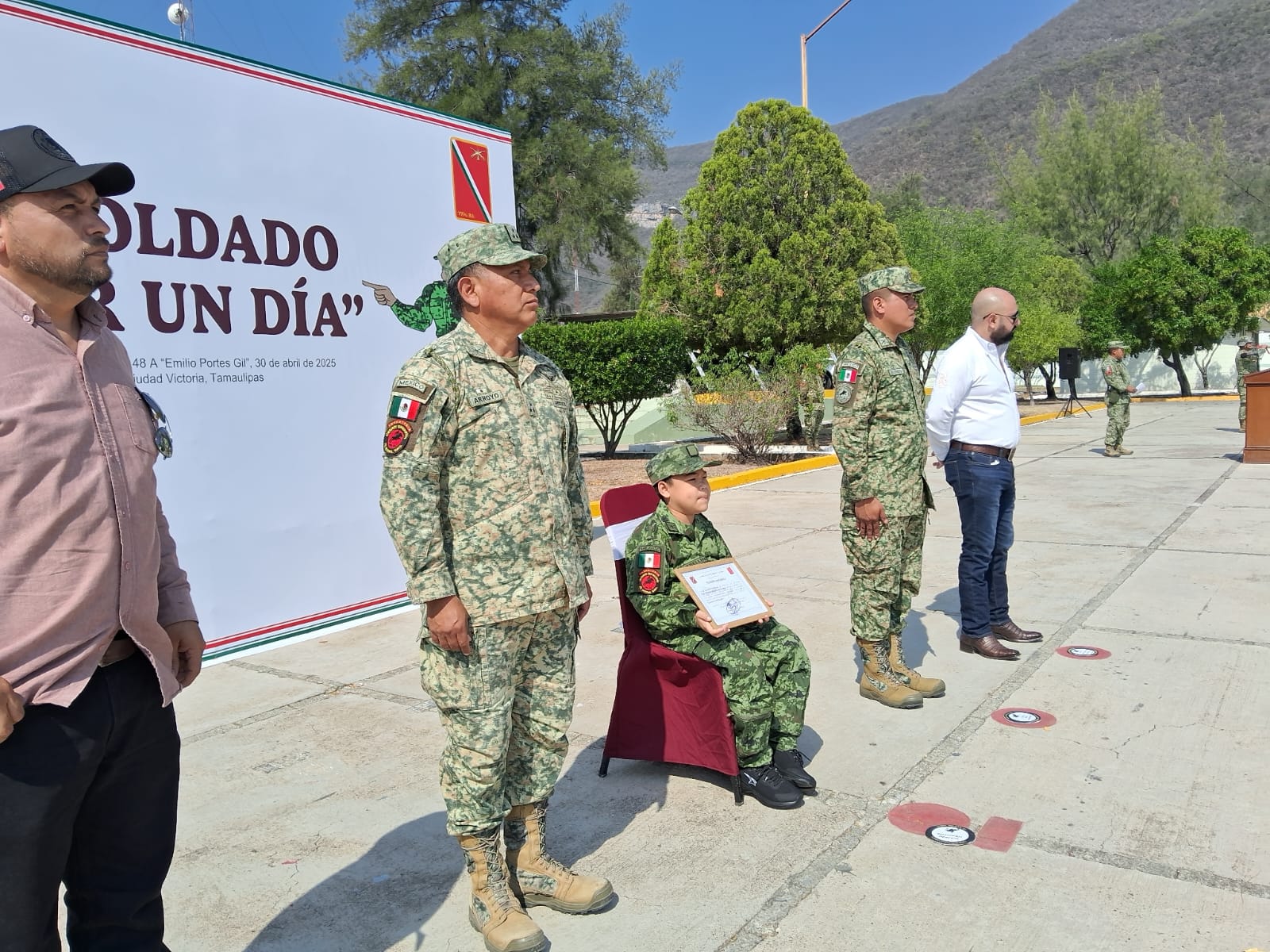  Militares hacen realidad el deseo de Isaac Emilio de volverse soldado por un día