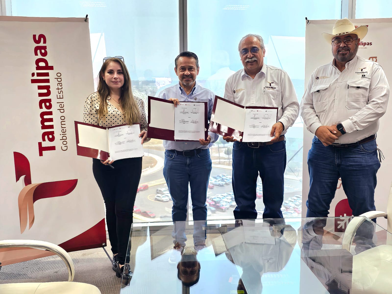 Firman convenio para fomentar actividades productivas en el sector rural