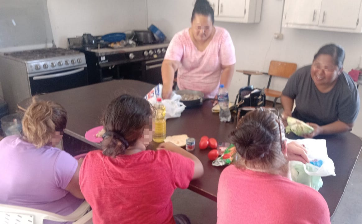 Capacitan a jóvenes en conflicto con la Ley Penal con talleres de carpintería y alimentos