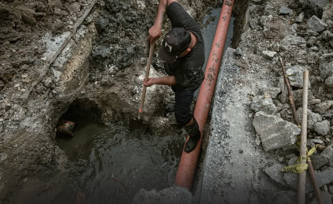 Supervisan trabajos de reparación de drenaje en la zona centro de Matamoros