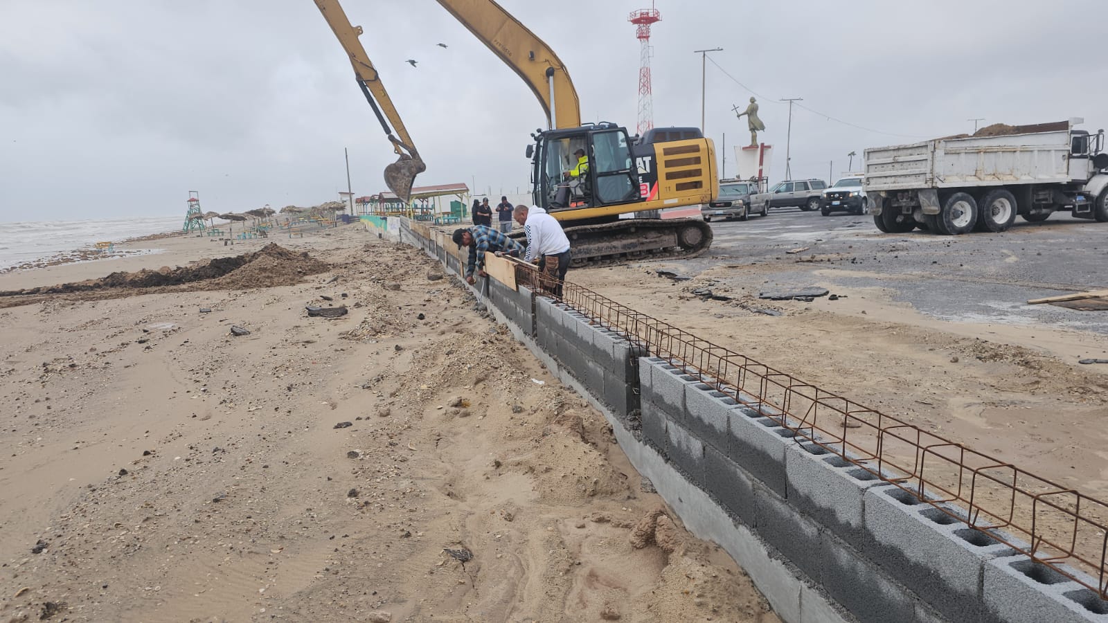Muro de Playa Bagdad quedará listo para Semana Santa
