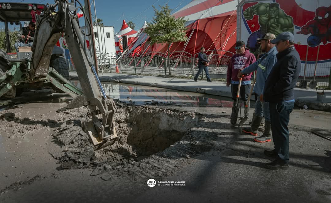 Instalan tubería de agua potable en calles Acción Cívica y Roberto Guerra en Matamoros