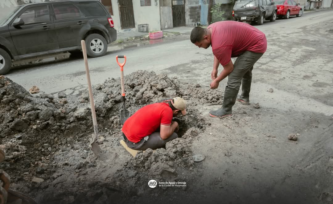 Gobierno municipal anuncia reparación de fuga de agua en la Zona Centro de Matamoros