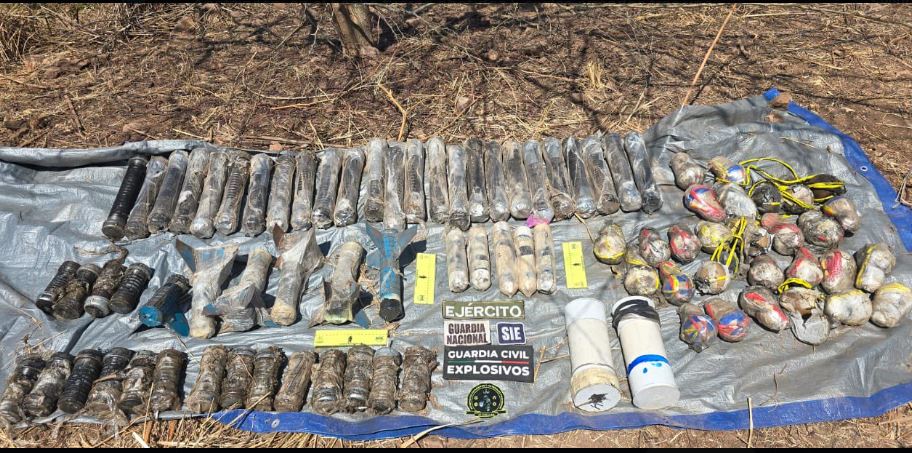 Abaten a 5 y aseguran 116 artefactos explosivos en Apatzingán, Michoacán