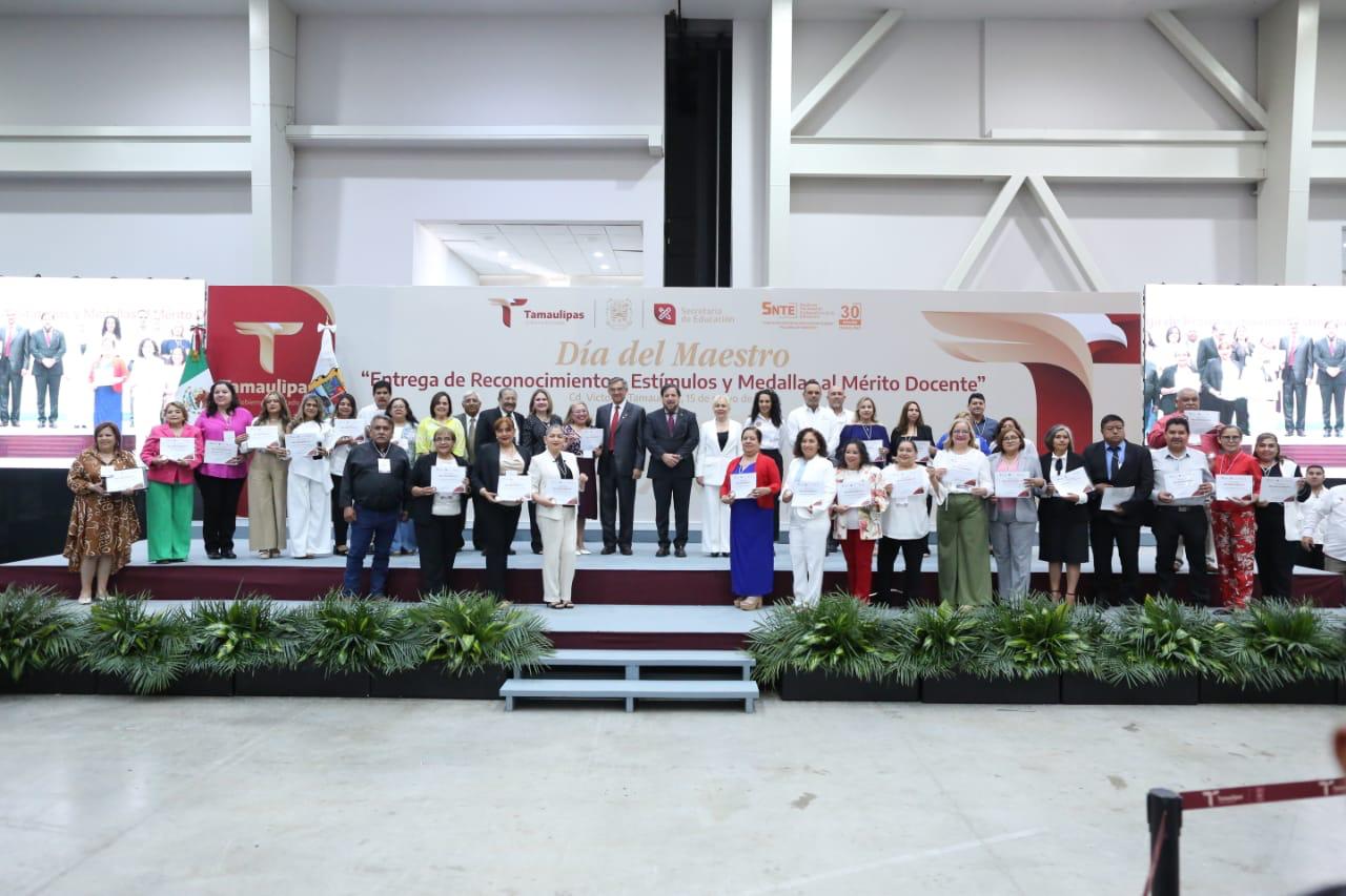 El magisterio es el eje y futuro del país Américo