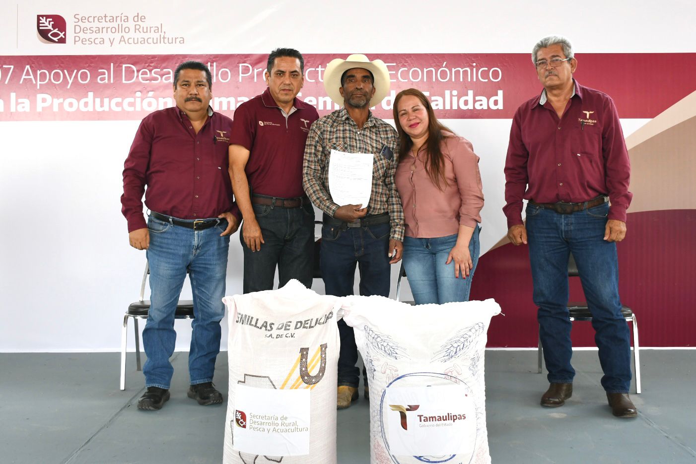 Fortalece Tamaulipas desarrollo agrícola en el altiplano con entrega de semilla de avena