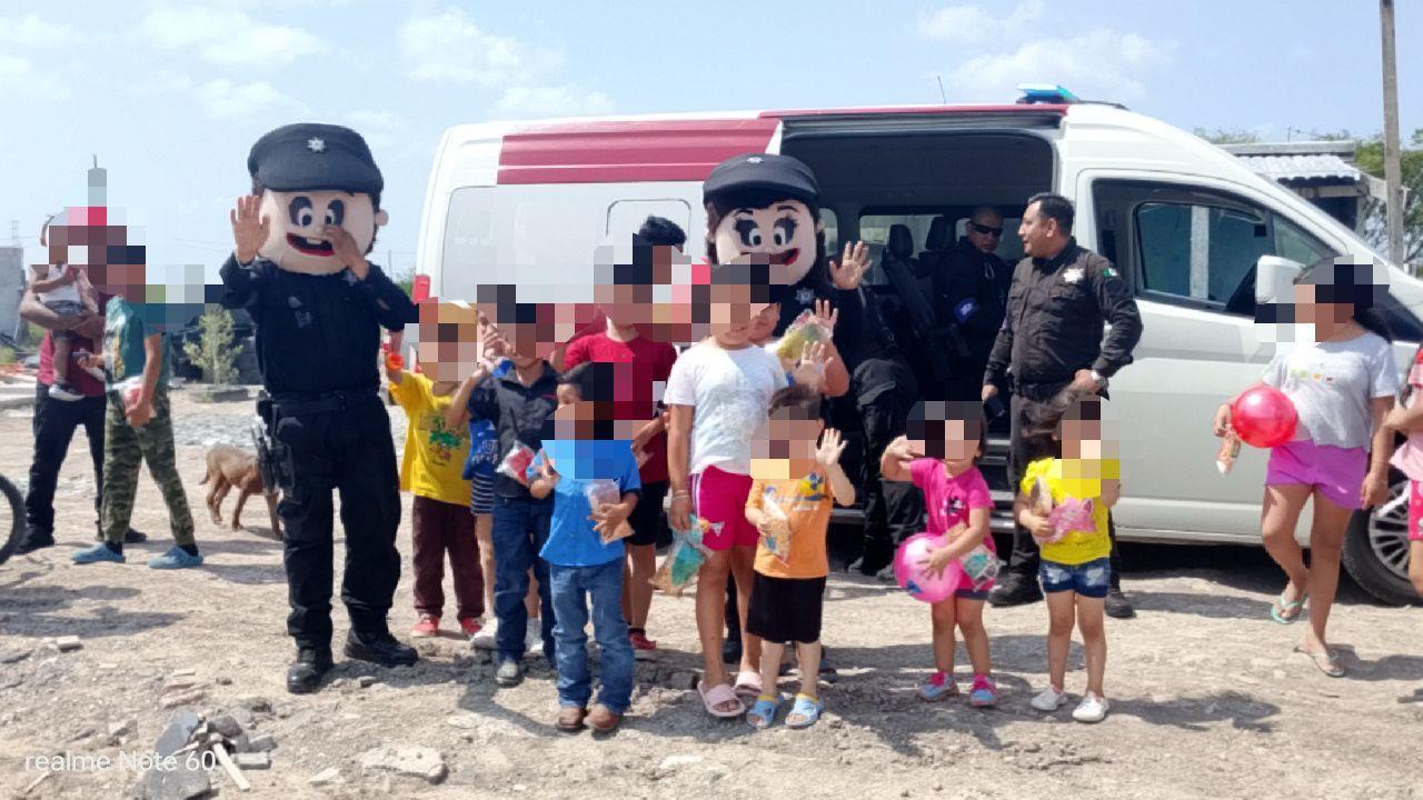 Entrega Guardia Estatal de Género juguetes a niños y niñas de la frontera