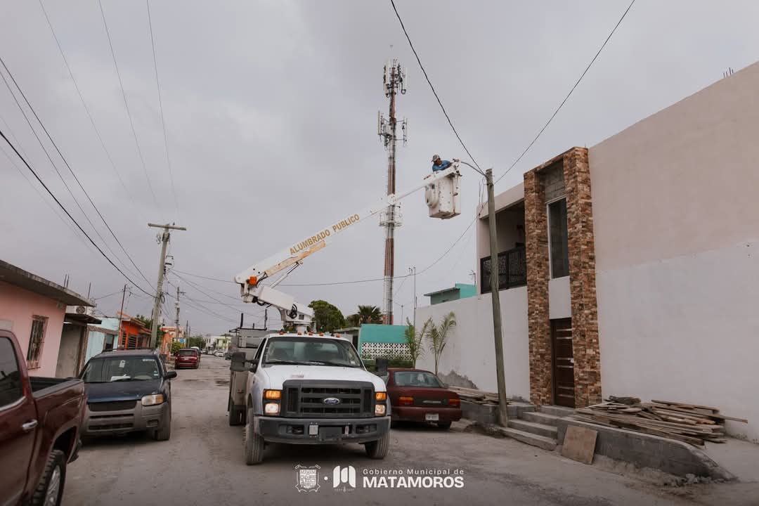 Gobierno de Matamoros inicia rehabilitación de luminarias en la Colonia Fundadores