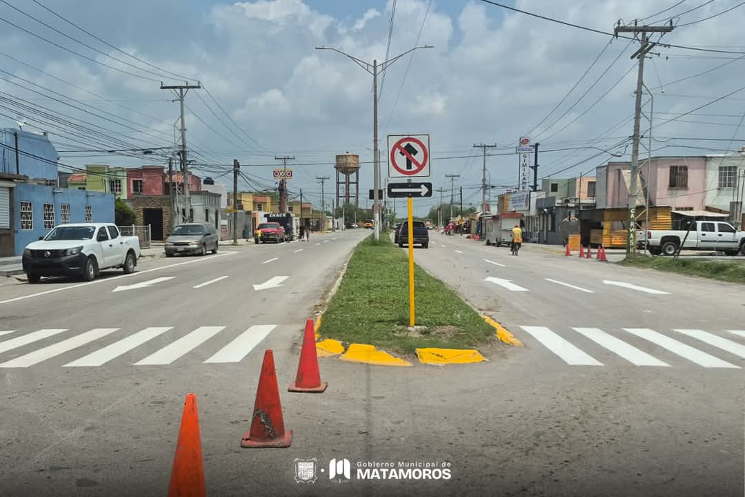 Gobierno de Matamoros mejora la señalización vial en Los Presidentes