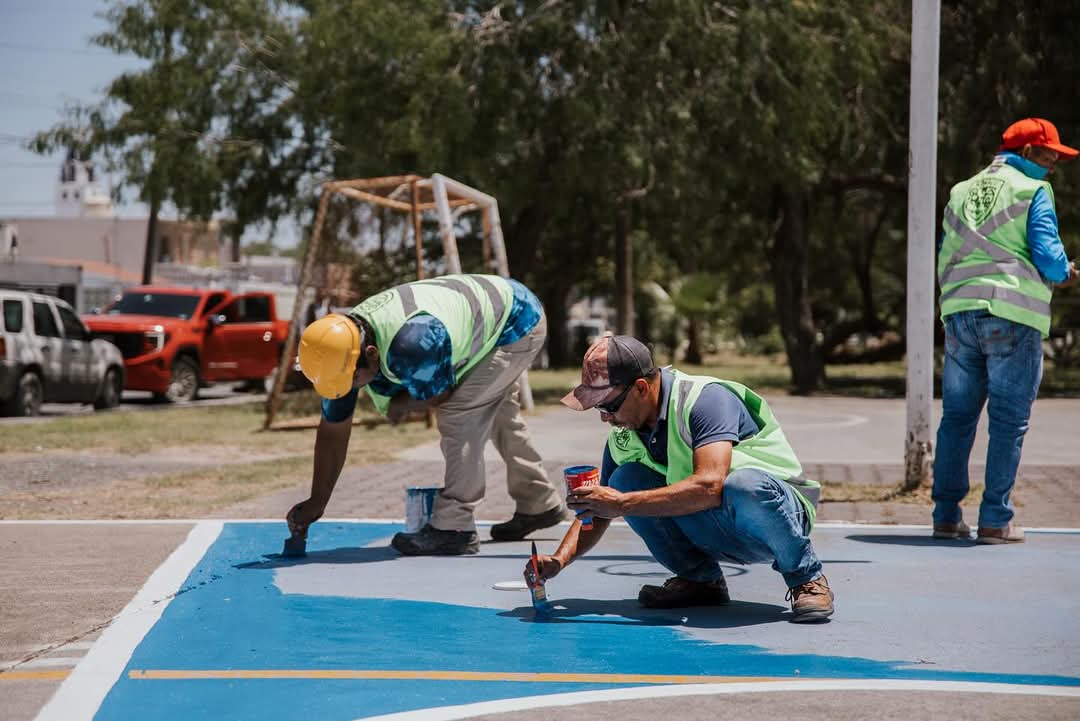 La cuadrilla “Renace” trabaja en la rehabilitación de espacios públicos en la Lázaro Cárdenas