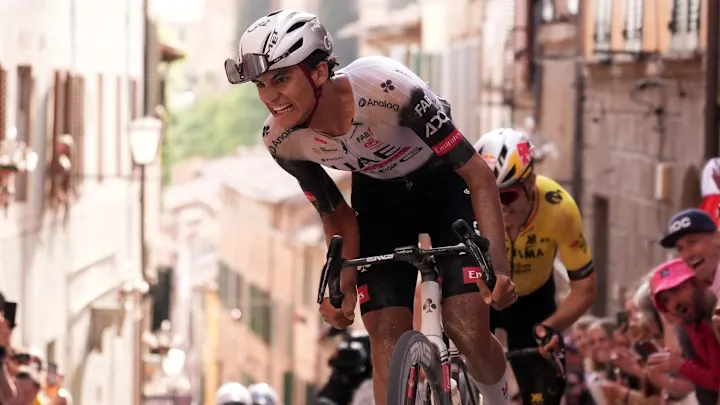 Isaac del Toro, primer ciclista mexicano en liderar el Giro