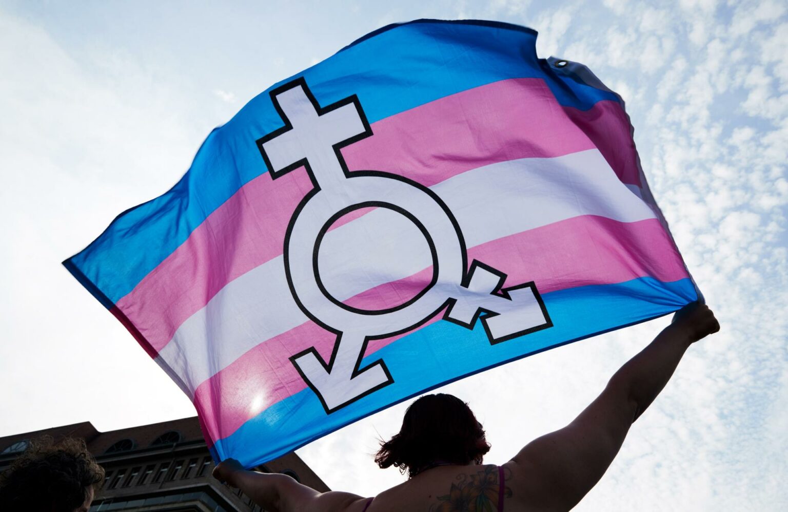 Supremo de EE.UU. permite al Gobierno de Trump excluir a las personas trans del Ejército