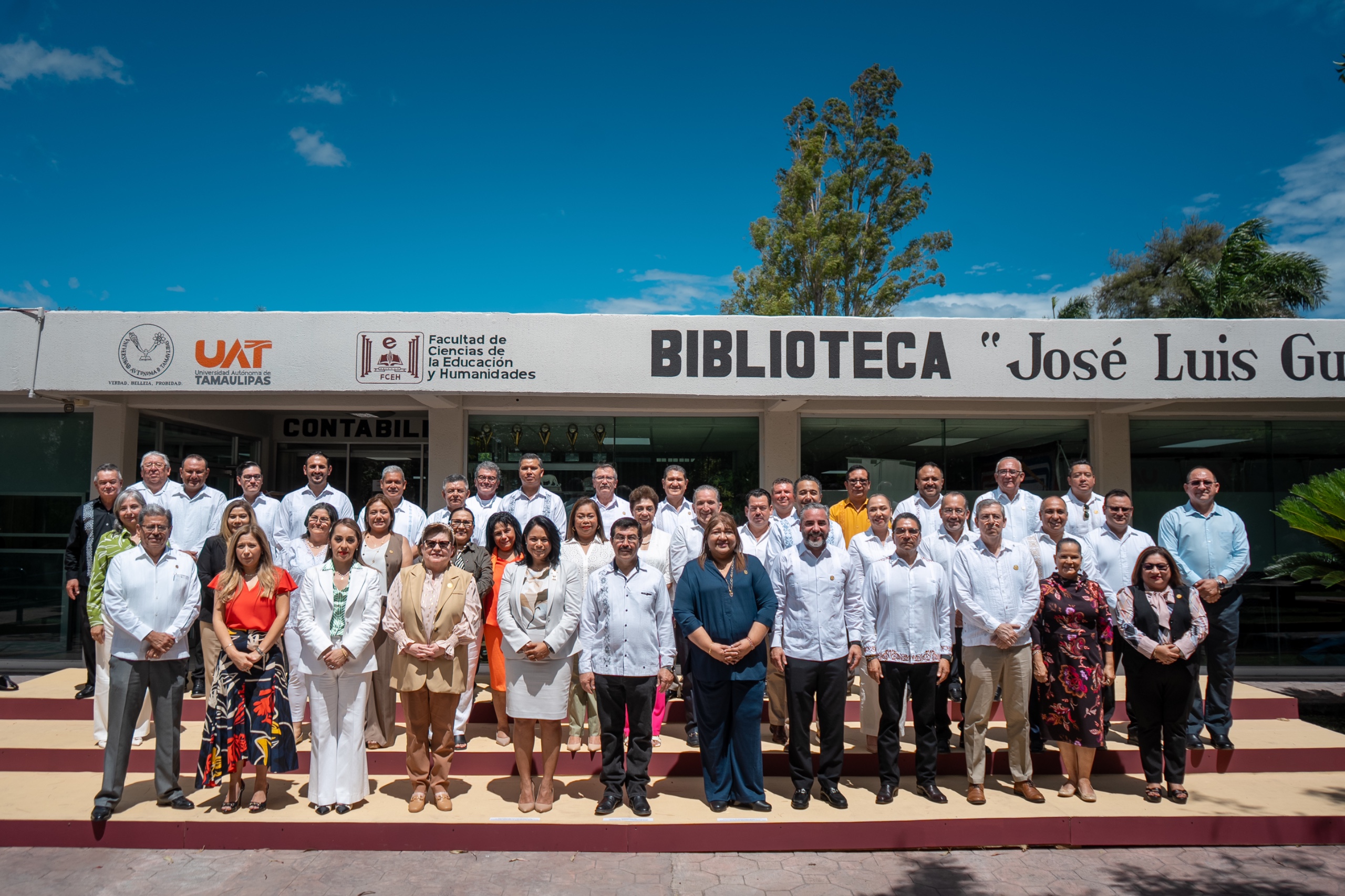 Entrega rector equipamiento en la Facultad de Ciencias de la Educación y Humanidades