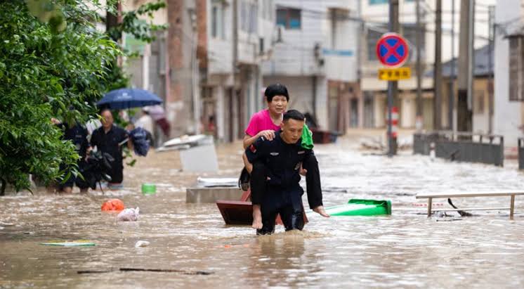 Intensas lluvias dejan al menos 3 muertos en China