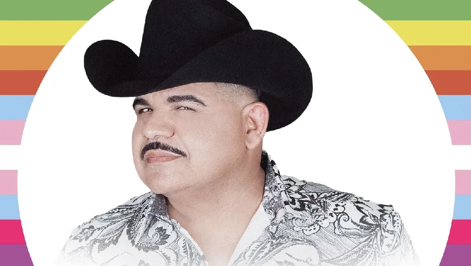 Chuy Lizarraga usa bandera LGBT, tras ser acusado de homofóbico