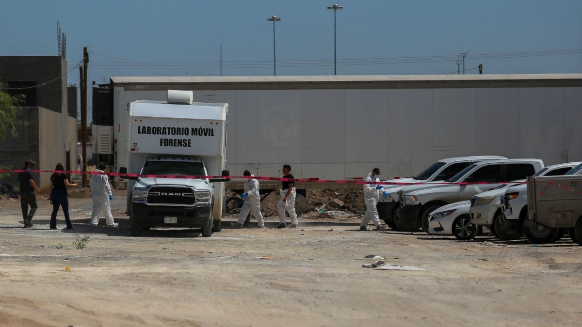 Cientos de familias han acudido a Ciudad Juárez para ver si cenizas son de sus familiares