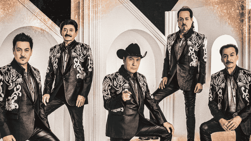 El “Tigre” que no se rinde: Jorge Hernández sufre aparatosa caída en pleno concierto