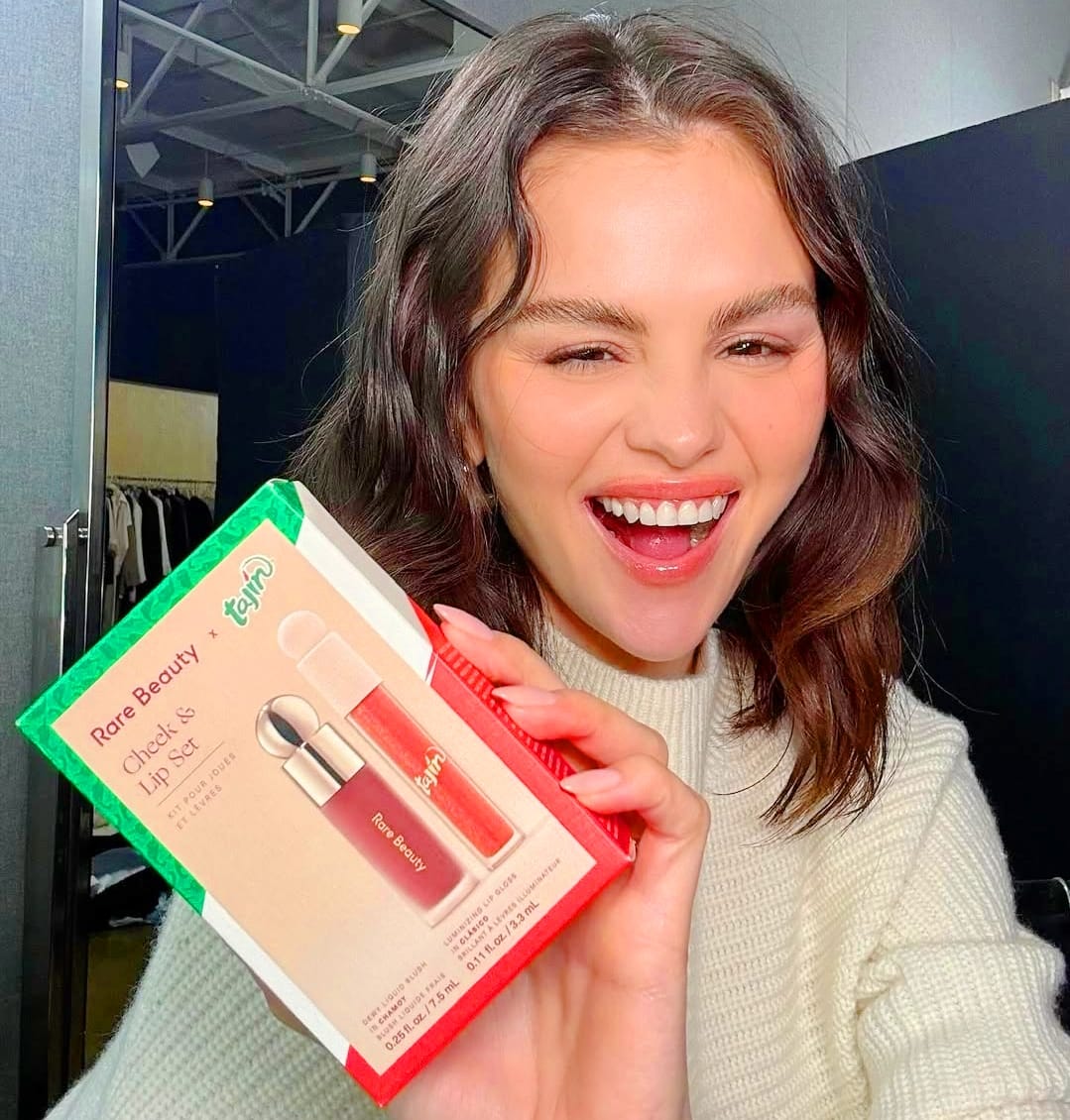 Rare Beauty de Selena Gómez hace colaboración con Tajín