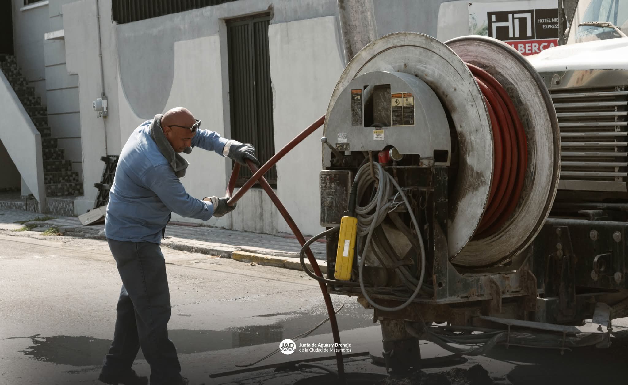 Efectúa gobierno de Matamoros trabajos de limpieza y desazolve en la zona centro