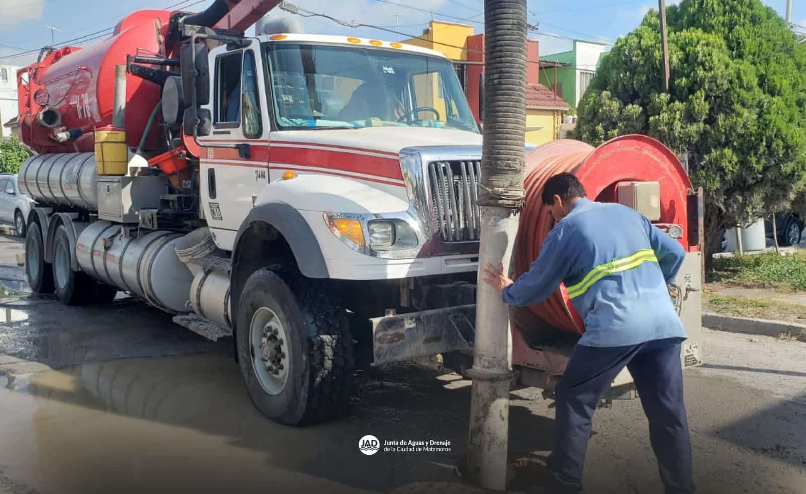 Gobierno Municipal atiende necesidades de drenaje en Hacienda del Puente