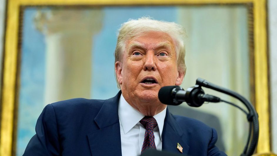 Trump plantea arancel a chips y semiconductores