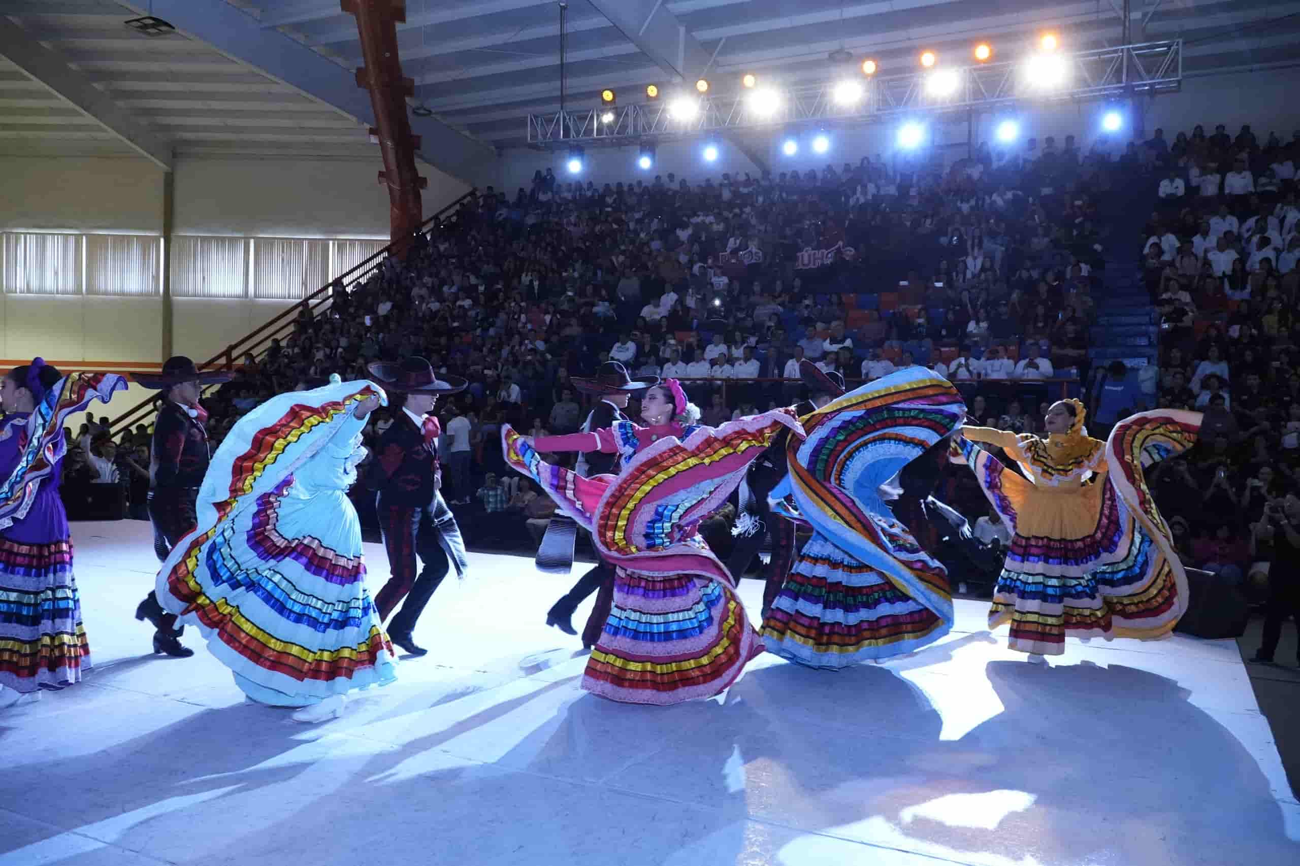 Presenta la UAT con éxito el Festival de Folklor Universitario 2025.