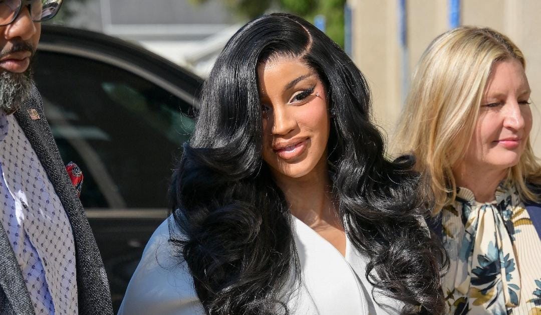 Cardi B enfrenta juicio con estilo