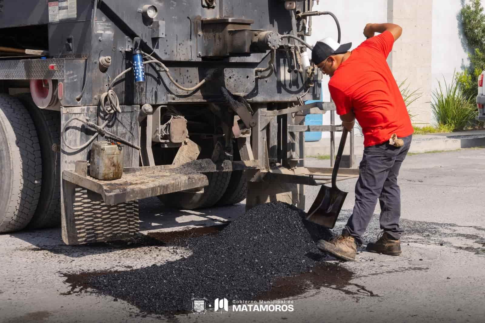 El gobierno municipal  realiza mejoramiento vial en colonias Canadá, Playa Sol, entre otras