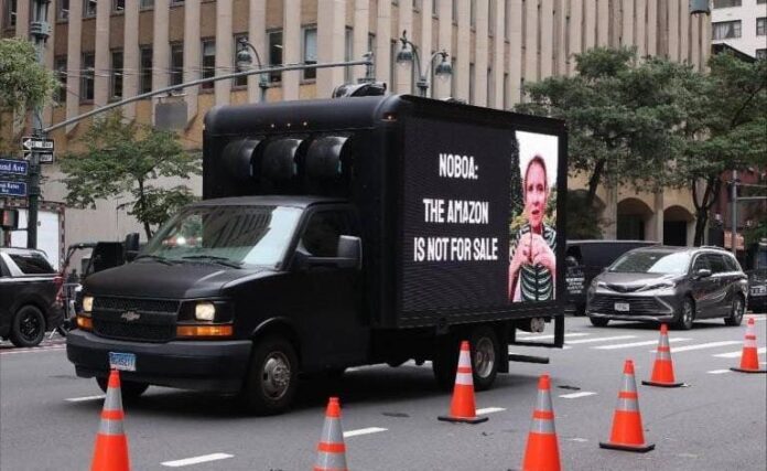 Celebridades protestan contra planes petroleros que amenazan el Amazonas de Ecuador