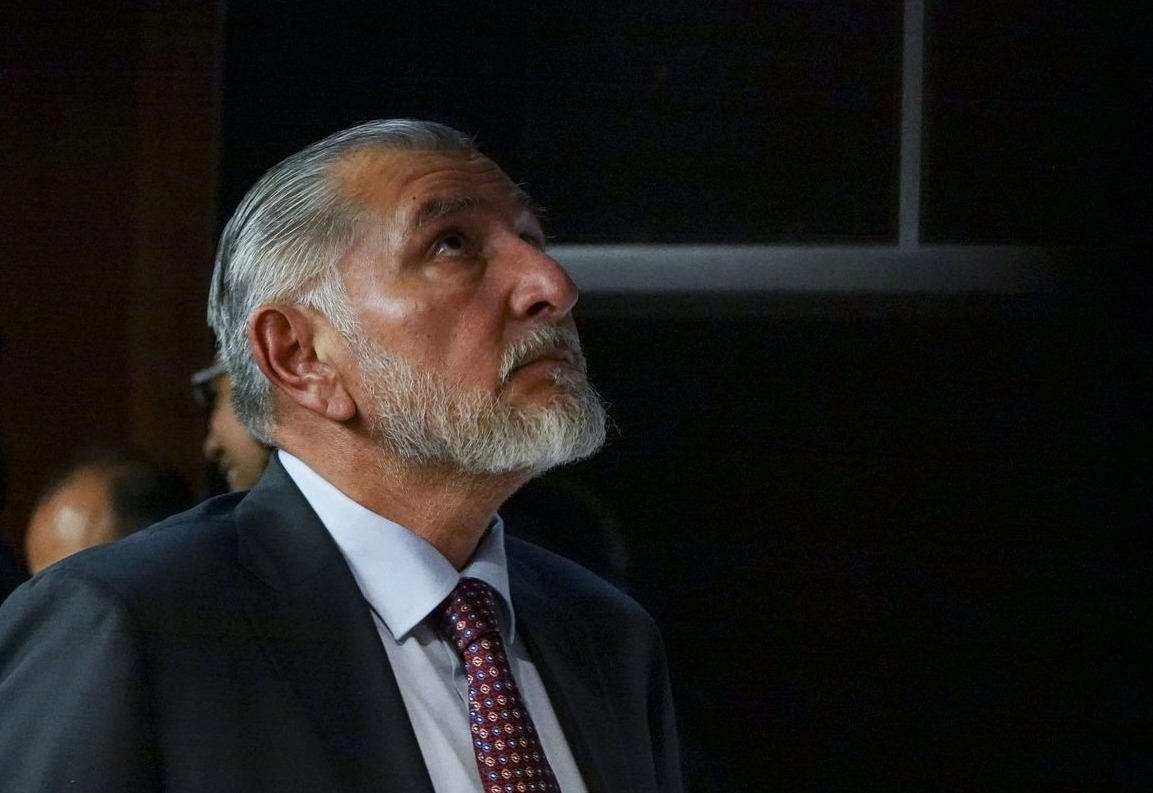 Acusan a Senador Adán Augusto López de Ocultar Ingresos Millonarios.