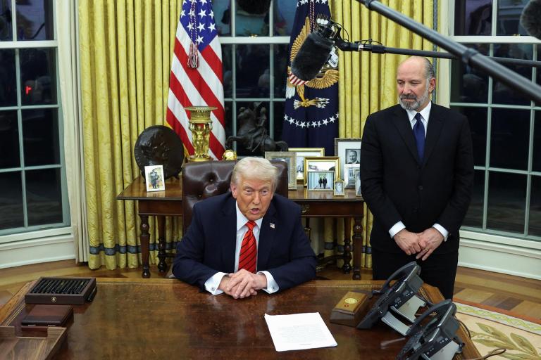 Trump Exige a Israel Detener Bombardeos en Gaza para Negociar Liberación de Rehenes