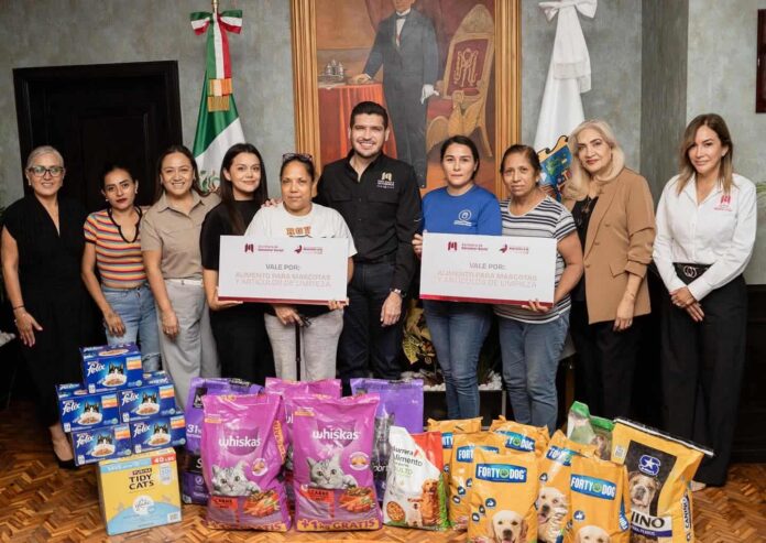 Entrega Beto Granados apoyo a refugios y rescatistas de mascotas