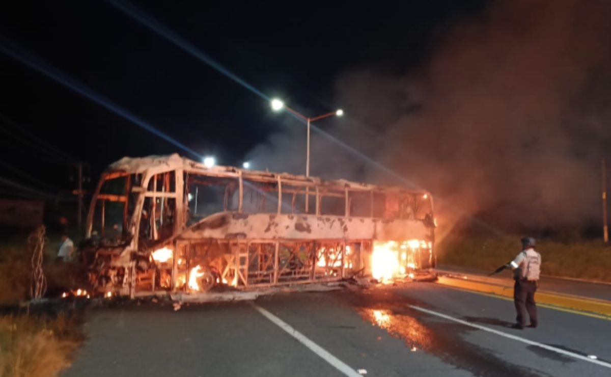 Violenta Jornada en Zacatecas: Múltiples Bloqueos Carreteros y Quema de Vehículos