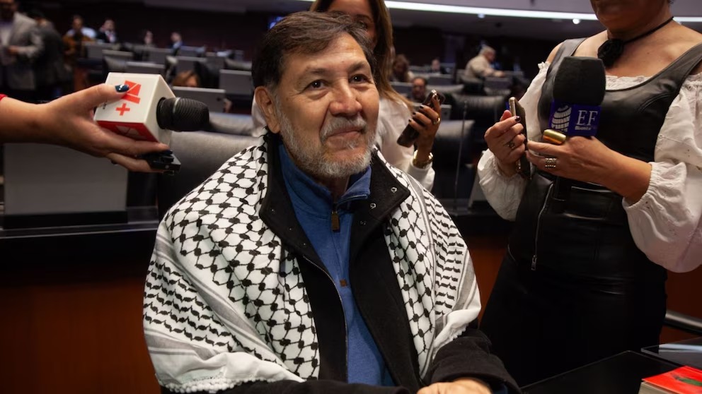 Fernández Noroña Justifica Uso de Taxis Aéreos por Logística, Pese a Críticas de Austeridad