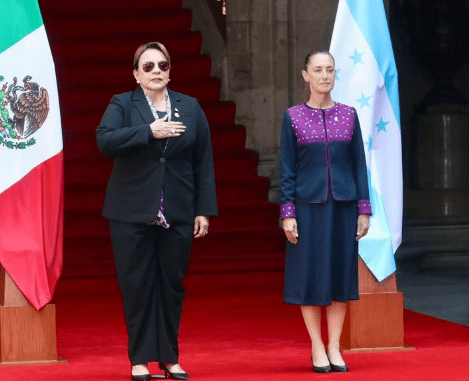 Sheinbaum Recibe a Xiomara Castro presidenta de honduras en Palacio Nacional