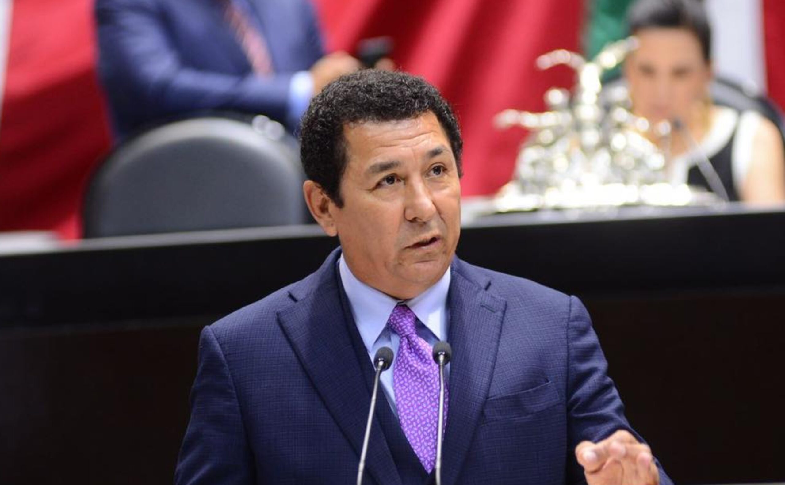 Primero, EE. UU. lo Expulsa; Ahora, el Congreso Pone la Mira en Mario Lopez “La Borrega”